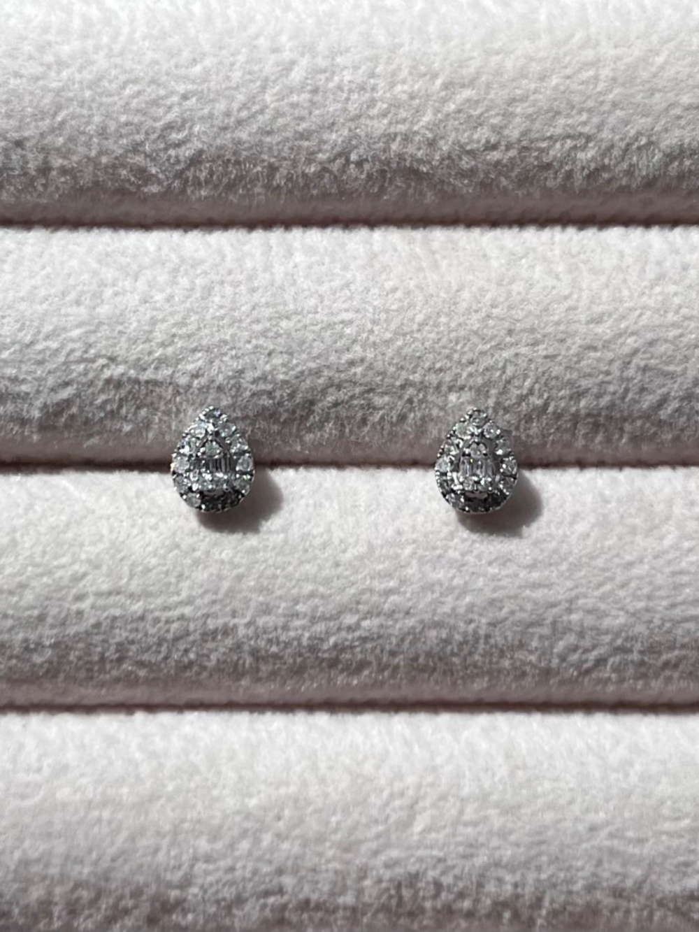 E081 | Natural Diamond Petite Pear Shaped Studs